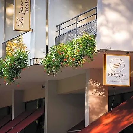 Le Jean-sebastien Bach Apartmanhotel 4*